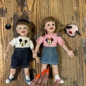 Ashton drake a hug for Mickey dolls